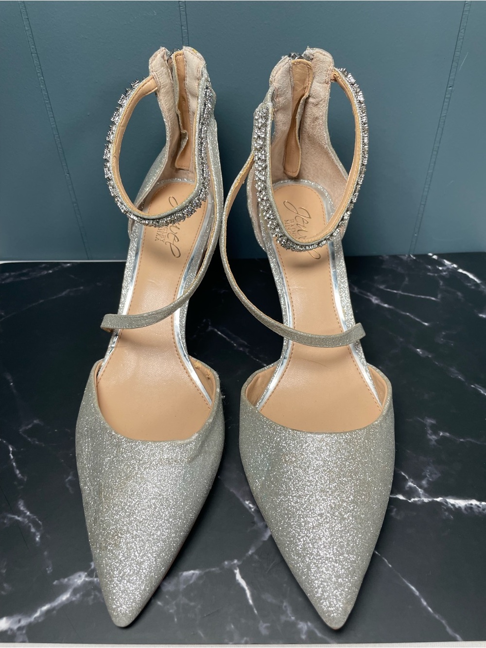 Jewel Badgley Mischka Silver Glitter Ankle Strap Heels Pointed Toe Size 8.5